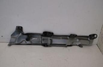 LAND ROVER L462 2017-ON RIGHT O/S/F WING METAL BRACKET HY32-16150-AB VS9019