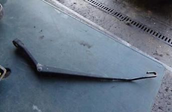 NISSAN VANETTE CARGO FRONT RIGHT WIPER ARM  1995-2002