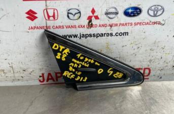 TOYOTA AVENSIS MK3 DRIVER RIGHT DOOR WING TRAINGLE TRIM DTR 88 REF313