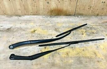 KIA STINGER GTS CK PAIR OF FRONT WIPER ARMS AND BLADES BLACK 2017 -2021 GENUINE
