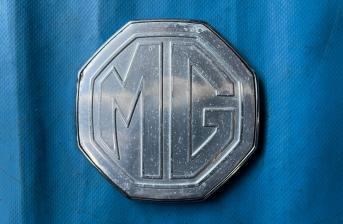 MG Rear Emblem Badge 9.5cm x 95.cm (Part #: DAC000100)