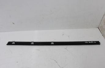 LAND ROVER L462 MK5 2017-ON RIGHT REAR O/S/R DOOR GLASS TRIM HY32-21434-AB 37987