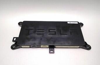 TESLA MODEL X NEARSIDE REAR DOOR MODULE 1043900-10-D  (Tesla , Model-X : ) 2015