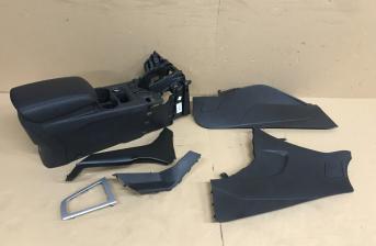 FORD FOCUS CENTRE CONSOLE TRIM WITH ARMREST AS PICTURED  2011 2012 - 2015  C1658