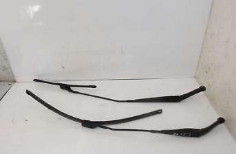 FIAT 500L MK1 2012-2016 FRONT WIPER ARMS WITH BLADES PAIR 51883630 51883632