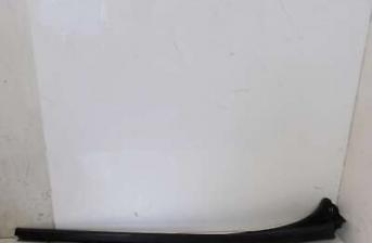 RENAULT TRAFIC MK3 2015-2020 RIGHT FRONT O/S/F WINDSCREEN COVER TRIM 93867905