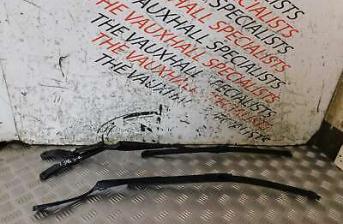 MERCEDES C CLASS C220 CDI (S204) 07-14 FRONT WIPER ARMS WITH BLADES A2048201344