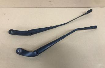 AUDI A1 FRONT SCREEN WIPER ARMS DRIVER AND PASSENGER ARM  2019 2020- 2023  C2136