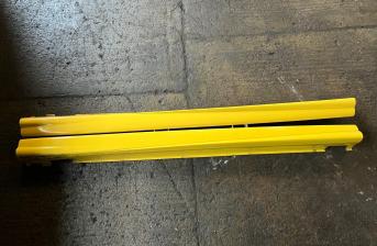 Rover 25 & MG ZR Pre-Facelift Pair of Side Skirts (FAR Trophy Yellow) 2000-2004