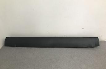 Land Rover Discovery 4 Inner Tailgate Trim Centre Ref SV1