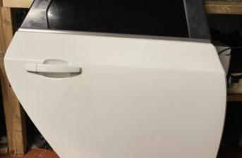 2011 VAUXHALL ASTRA J DRIVERS SIDE REAR DOOR WHITE