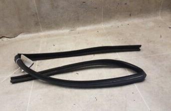 MERCEDES C270 2000-2007 5DR WINDOW RUNNER SEAL REAR DRIVERS SIDE OFFSIDE RIGHT