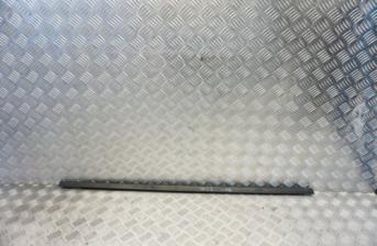 FORD S-MAX OSR DOOR RUBBER TRIM (CLIP BROKEN) 2010-2015 VN62