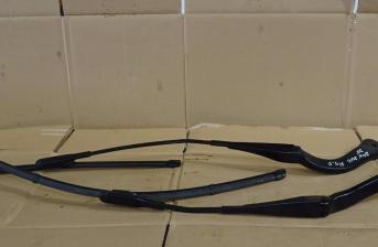 BMW 3 SERIES E90 / 91 2010 PAIR OF FRONT WINDSCREEN WIPER ARMS