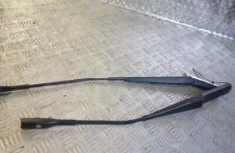 AUDI A1 2011-2015 .SET OF FRONT WIPER ARMS 8X2955408