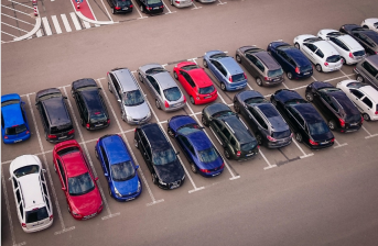 https://pixabay.com/photos/cars-parking-parking-lot-6381364/