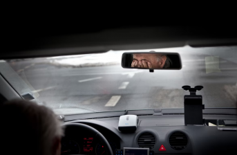 https://unsplash.com/photos/person-driving-car-during-daytime-fsShFki0www