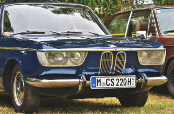 https://pixabay.com/photos/bmw-2000cs-antique-car-coupe-4541106/ https://pixabay.com/photos/bmw-2000cs-antique-car-coupe-4541106/
