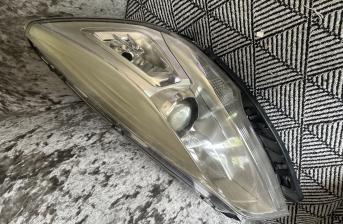 Ford Kuga passenger light