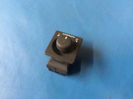 Land Rover Discovery/Freelander Wing Mirror Control Switch (Part #: AMR2498)