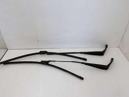VAUXHALL ASTRA K MK7 2016-2021 FRONT WIPER ARMS AND BLADES PAIR 13418992 VS3132