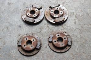 FORD FIESTA MK7 ST180 FRONT AND REAR GROOVED BRAKE DISCS AND PADS 2013-17 BG16